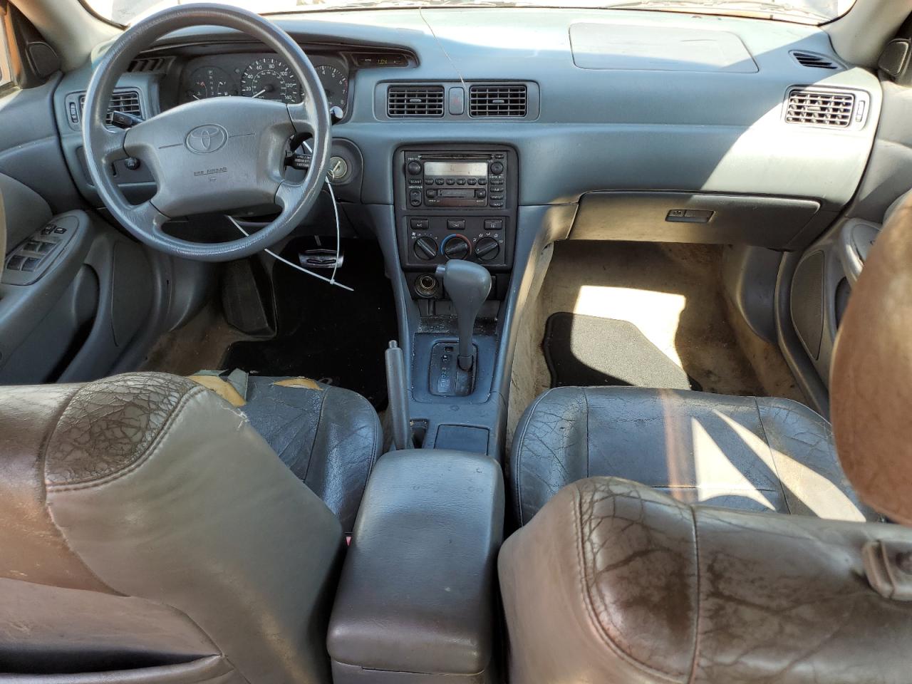 2000 Toyota Camry Le VIN: 4T1BF28K6YU937153 Lot: 58004805