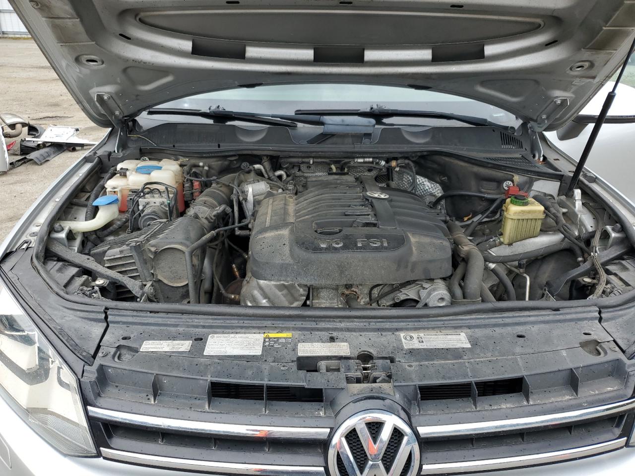 2014 Volkswagen Touareg V6 VIN: WVGEF9BP5ED003281 Lot: 56458195