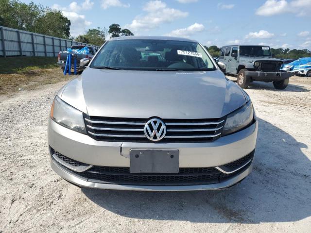  VOLKSWAGEN PASSAT 2013 Серебристый