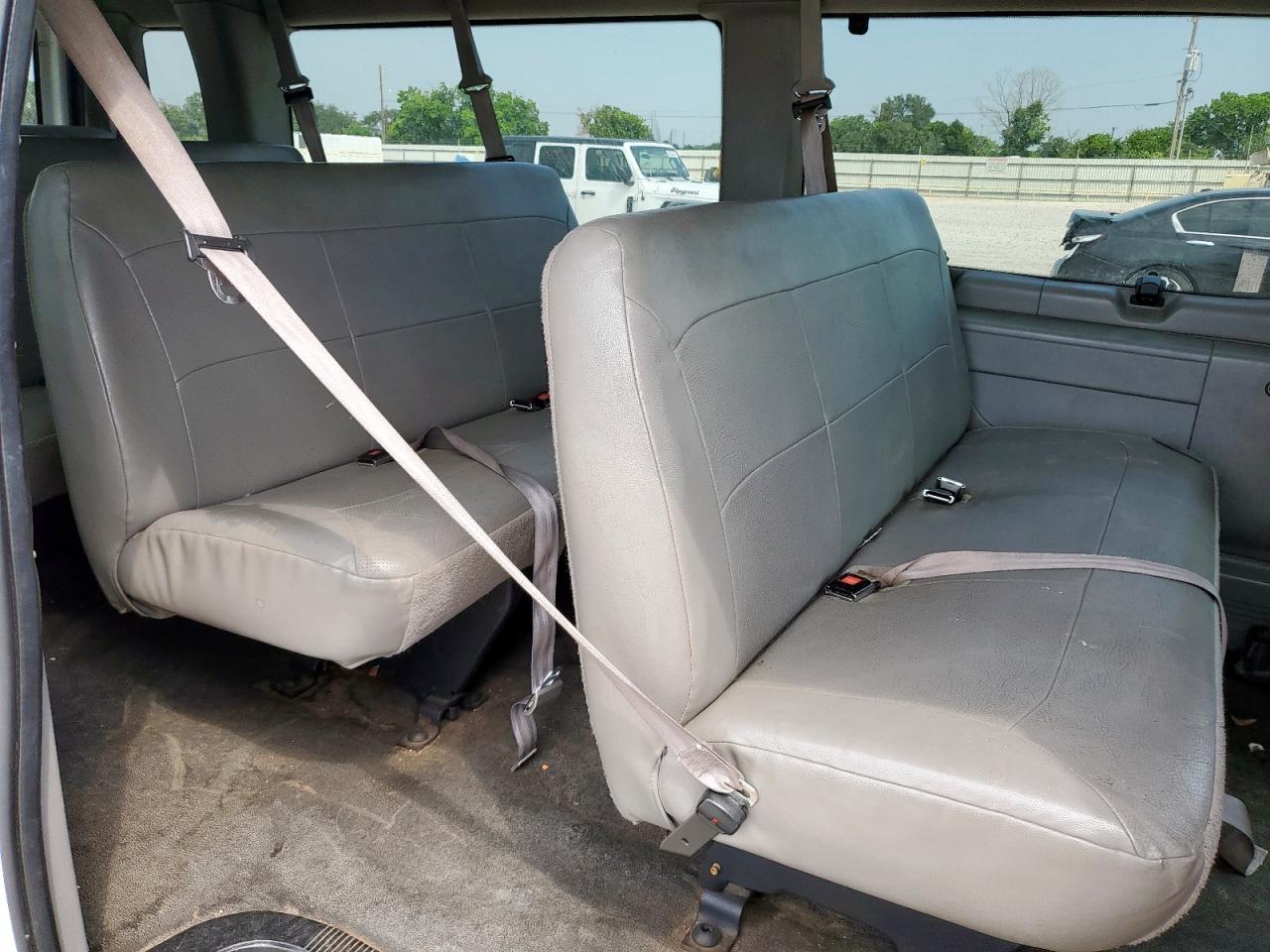 2001 Ford Econoline E350 Super Duty Wagon VIN: 1FBSS31L51HA84594 Lot: 56895355