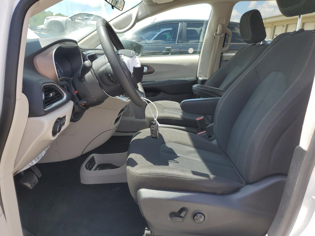 2022 Chrysler Voyager Lx VIN: 2C4RC1CG0NR225562 Lot: 55936195