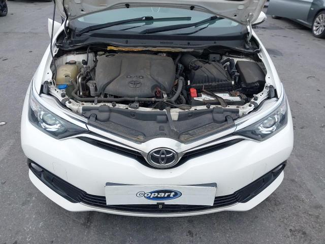 2016 TOYOTA AURIS BUSI