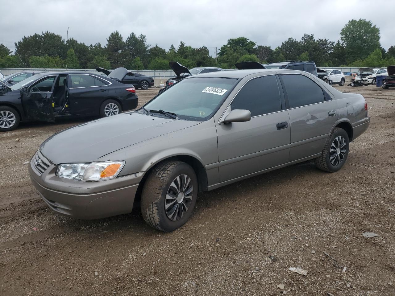 2001 Toyota Camry Ce for Sale in Elgin, IL - Front End