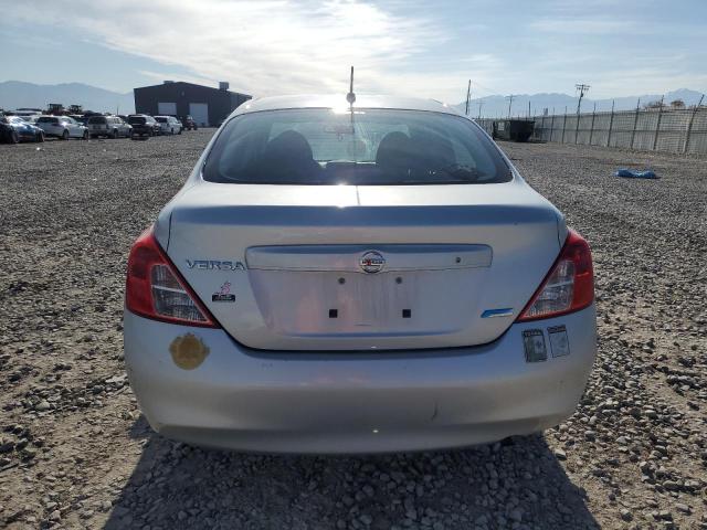 Седаны NISSAN VERSA 2013 Серебристый