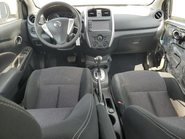  NISSAN VERSA 2018 Srebrny