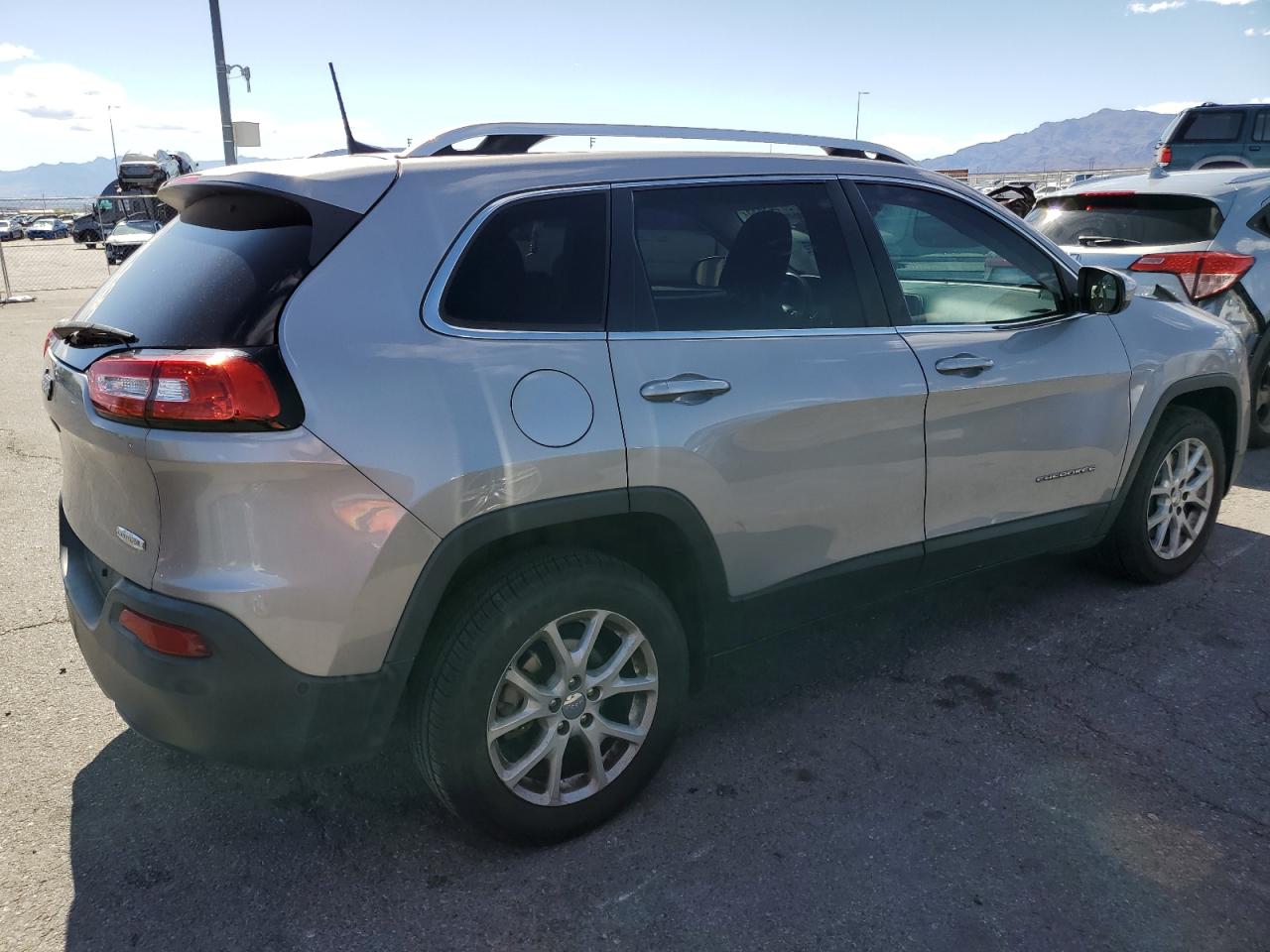 2017 Jeep Cherokee Latitude VIN: 1C4PJLCBXHD219336 Lot: 57143855