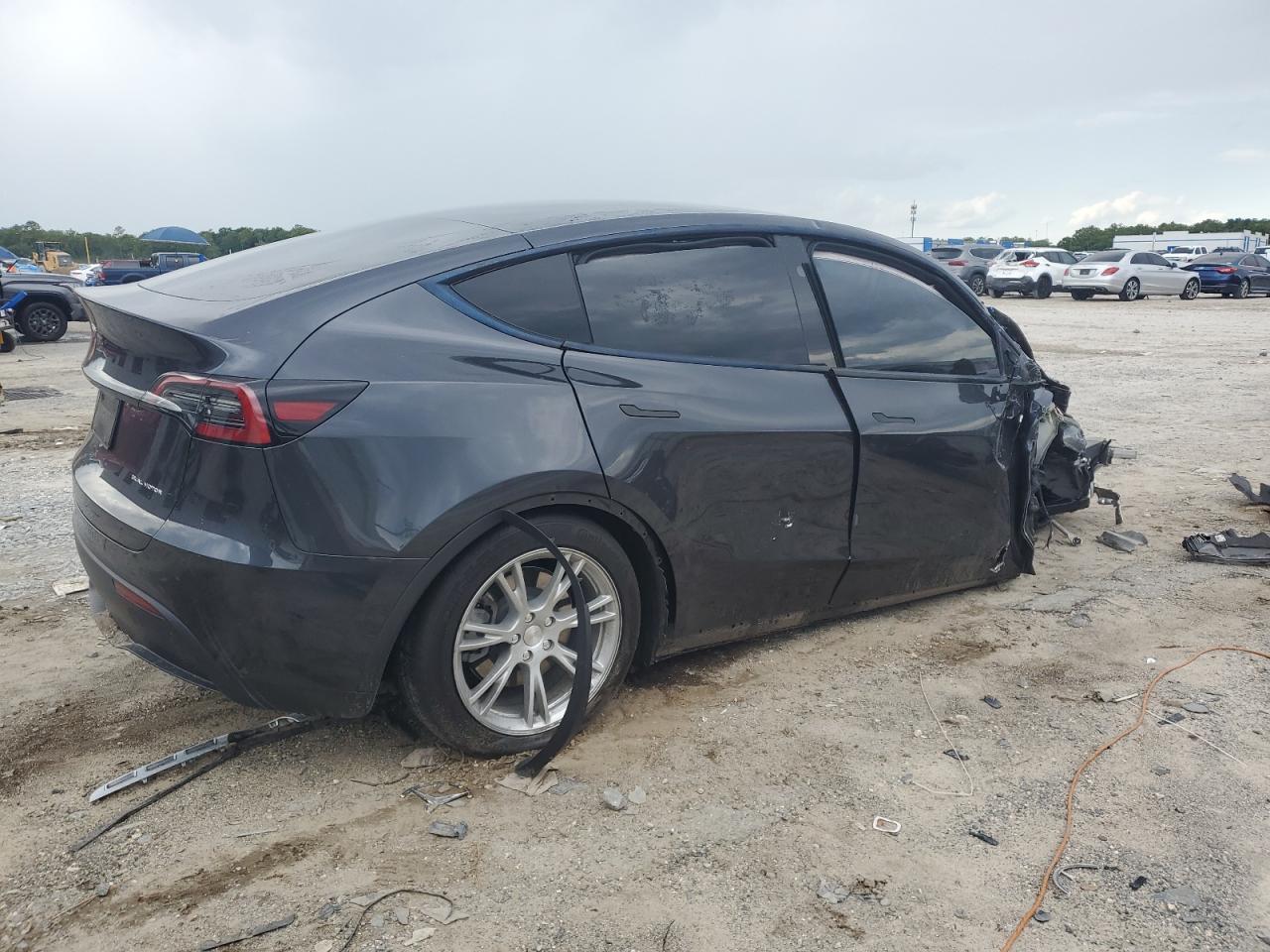 2024 Tesla Model Y VIN: 7SAYGDEE3RF993215 Lot: 56867725