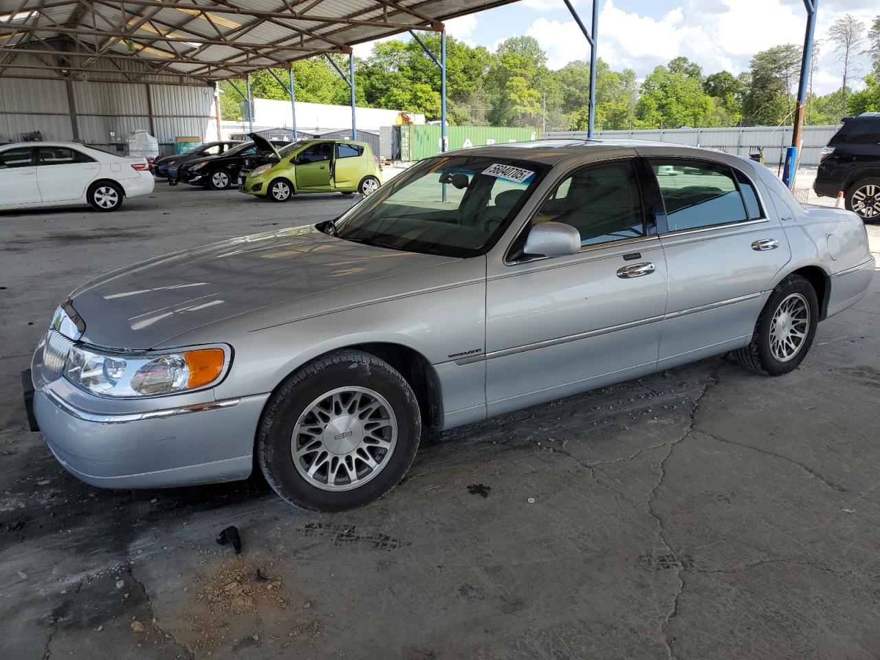2000 Lincoln Town Car Signature იყიდება Cartersville-ში, GA - Rear End