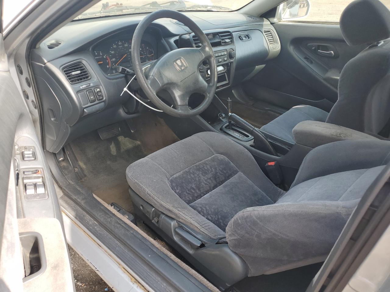 1998 Honda Accord Ex VIN: 1HGCG3250WA017338 Lot: 55469875