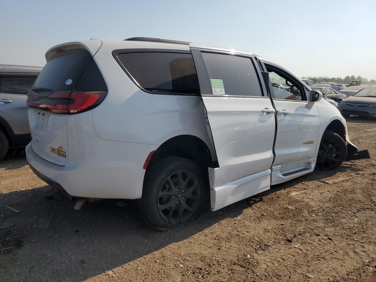 2022 Chrysler Pacifica Touring L white null flexible 2C4RC1BG9NR195561 photo #4