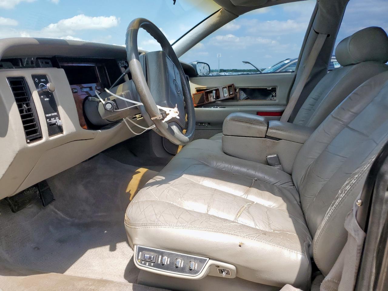 1993 Cadillac Fleetwood Chassis VIN: 1G6DW5276PR715056 Lot: 55323395