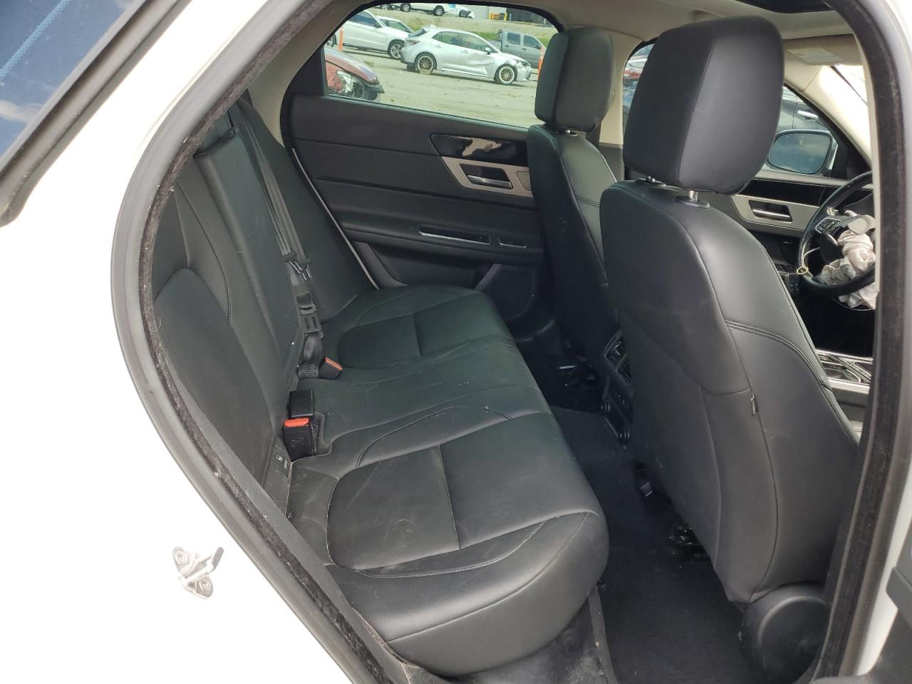 2018 Jaguar Xf Premium VIN: SAJBJ4FX2JCY69329 Lot: 58780645