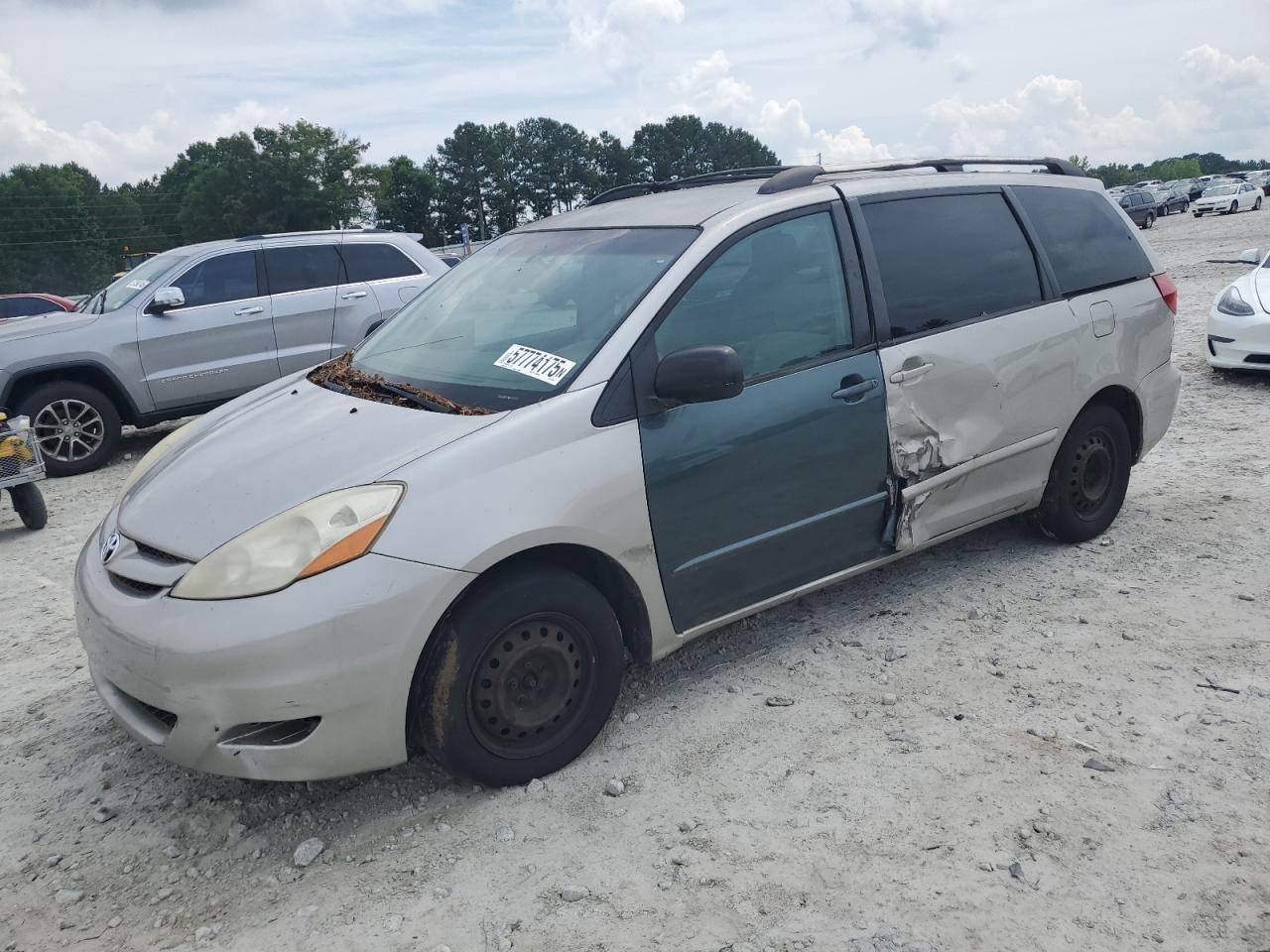 2007 Toyota Sienna Ce for Sale in Loganville, GA - Side
