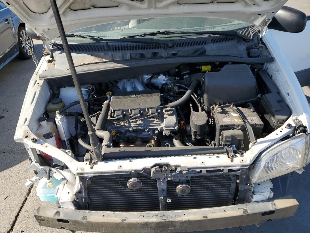 2000 Toyota Sienna Le VIN: 4T3ZF13C5YU287117 Lot: 55989145