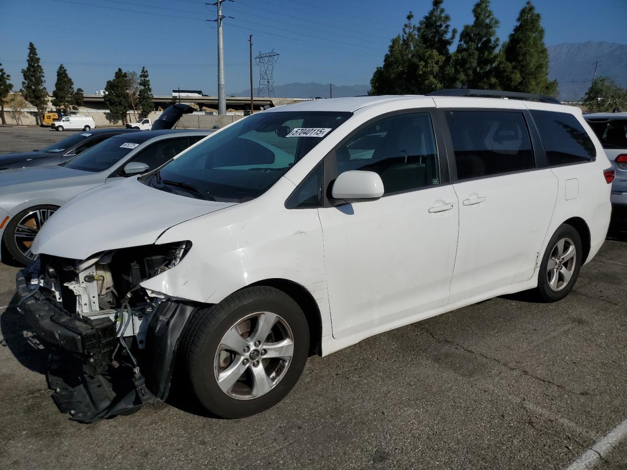 2020 Toyota Sienna Le на продаже в Rancho Cucamonga, CA - Front End