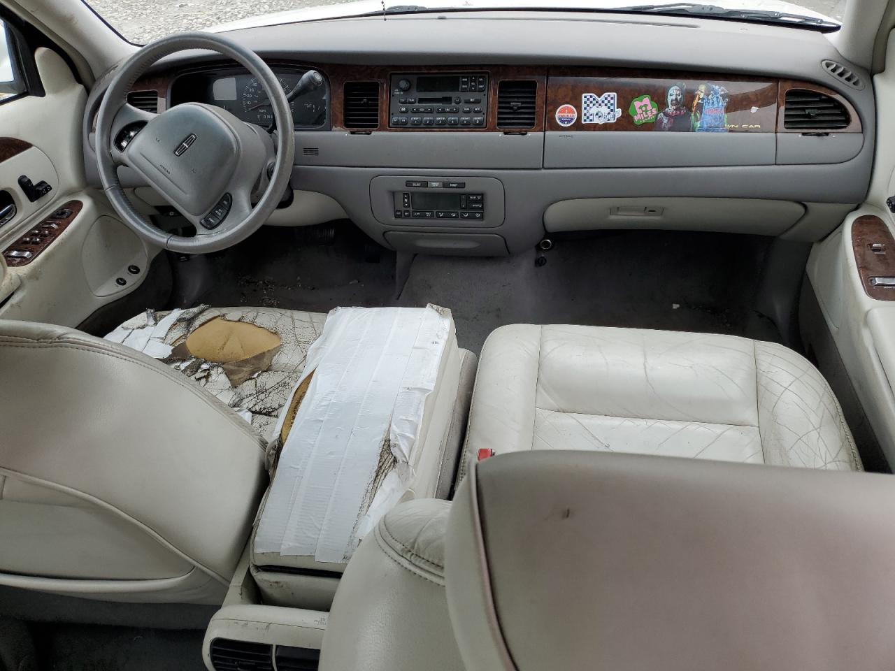 2001 Lincoln Town Car Executive VIN: 1LNHM81W61Y710818 Lot: 56505745