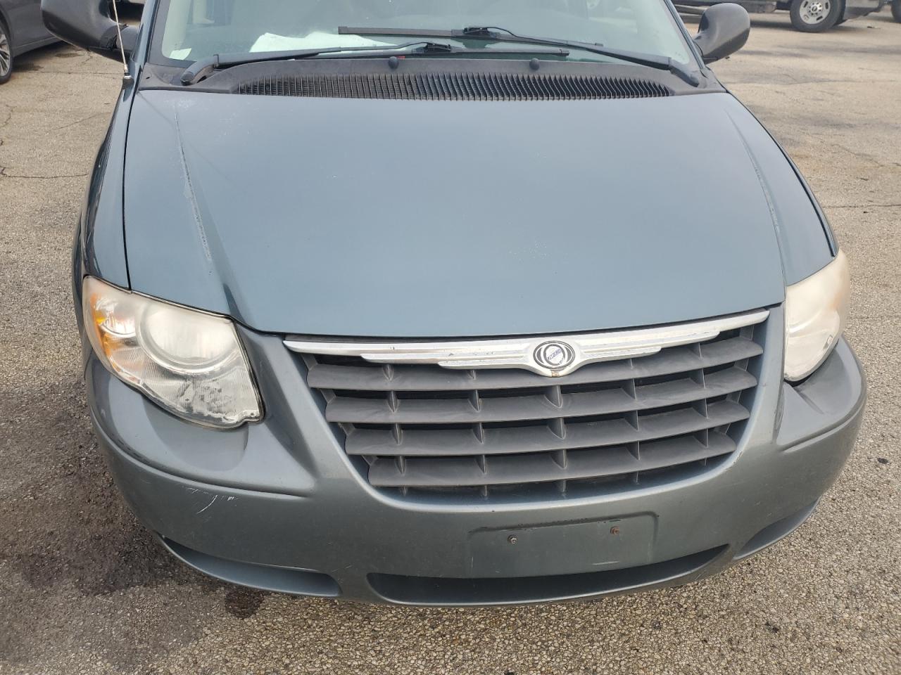 2005 Chrysler Town & Country Lx VIN: 2C4GP44RX5R375322 Lot: 56006685