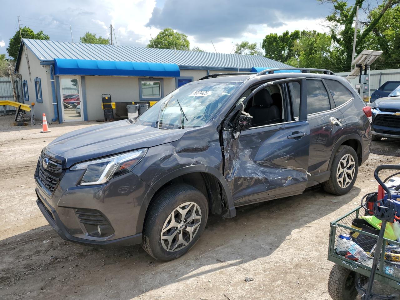 Wichita, KS에서 판매 중인 2024 Subaru Forester Premium - Side