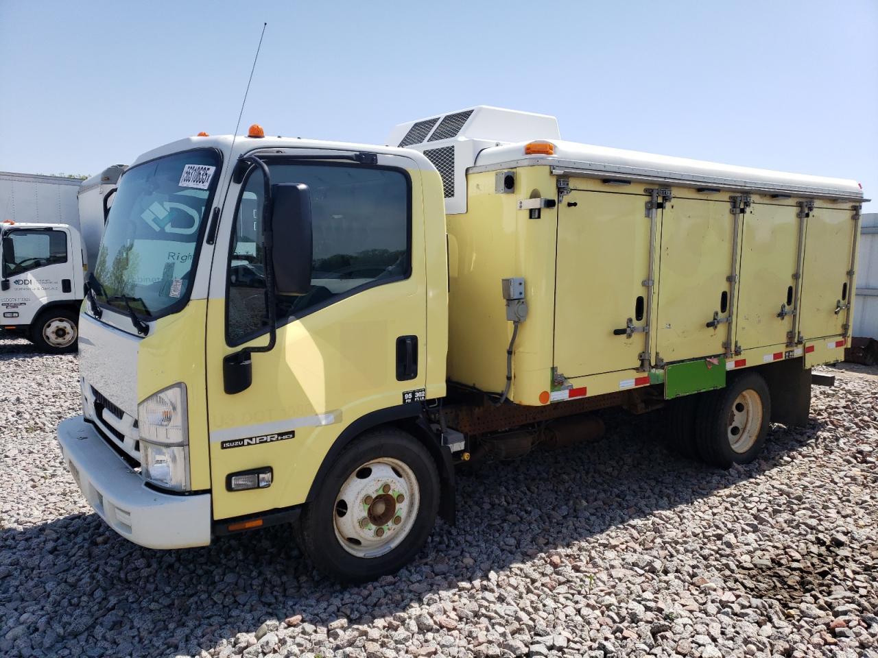 2017 Isuzu Npr Hd for Sale in Avon, MN - Minor Dent/Scratches
