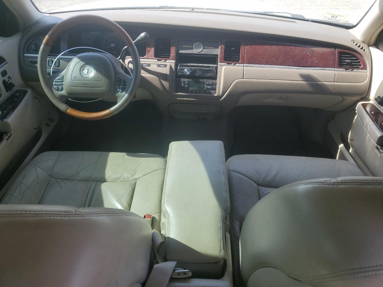 2004 Lincoln Town Car Ultimate VIN: 1LNHM83W94Y654164 Lot: 56313675