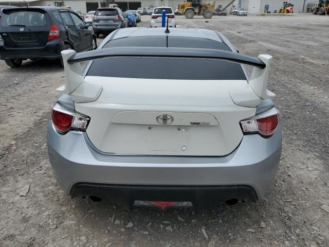 Coupet TOYOTA SCION 2013 Srebrny