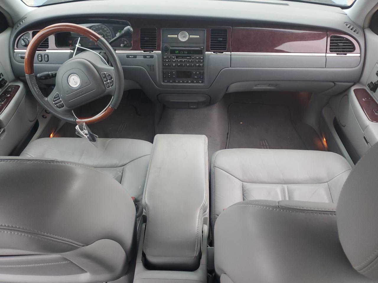 2004 Lincoln Town Car Ultimate VIN: 1LNHM83W74Y648282 Lot: 81128805