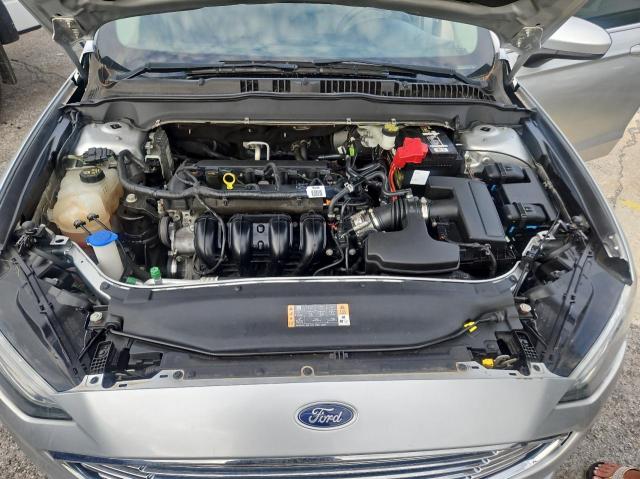 Sedans FORD FUSION 2017 Srebrny