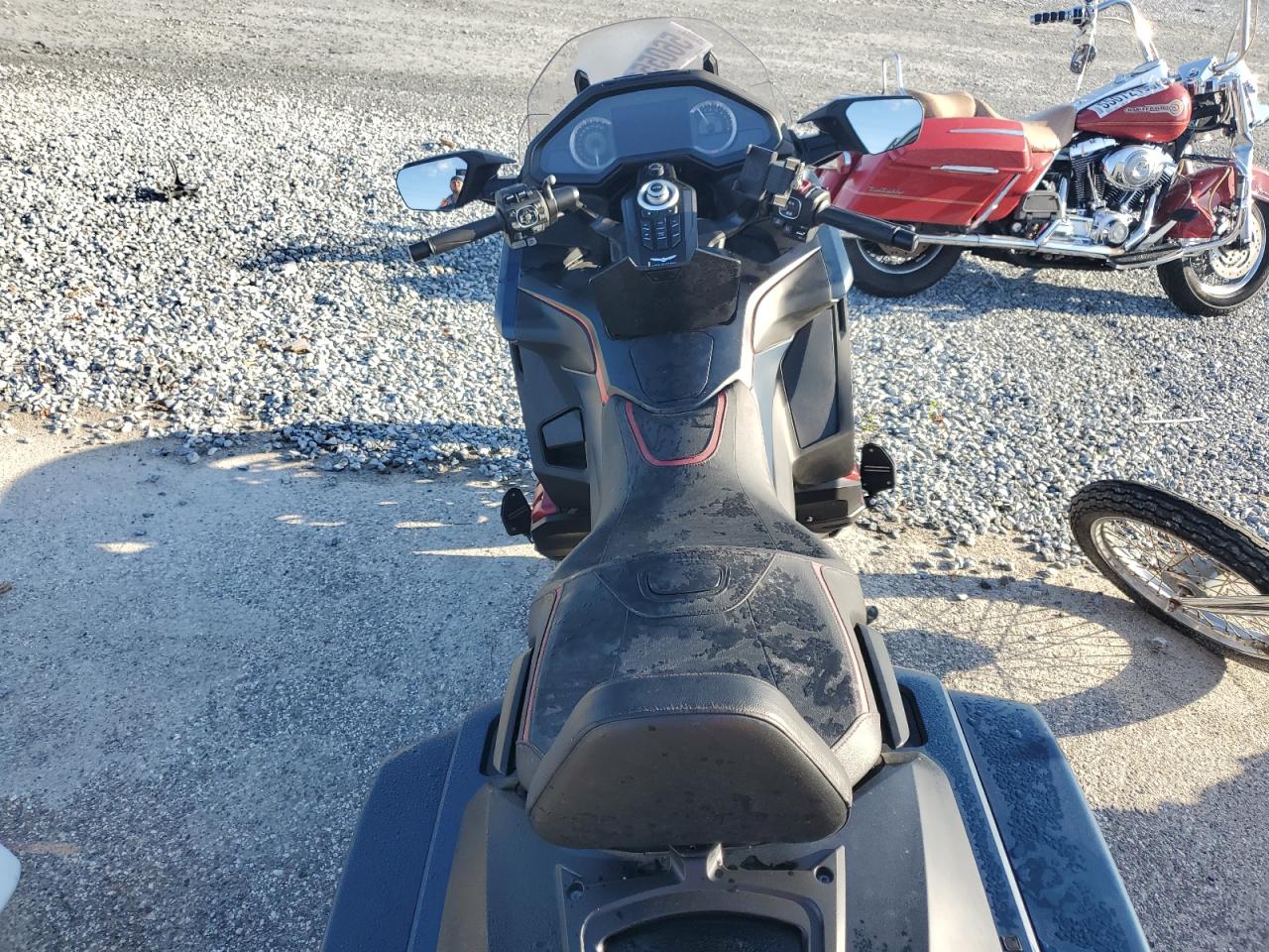 2022 Honda Gl1800 B VIN: JH2SC794XNK400732 Lot: 56055185
