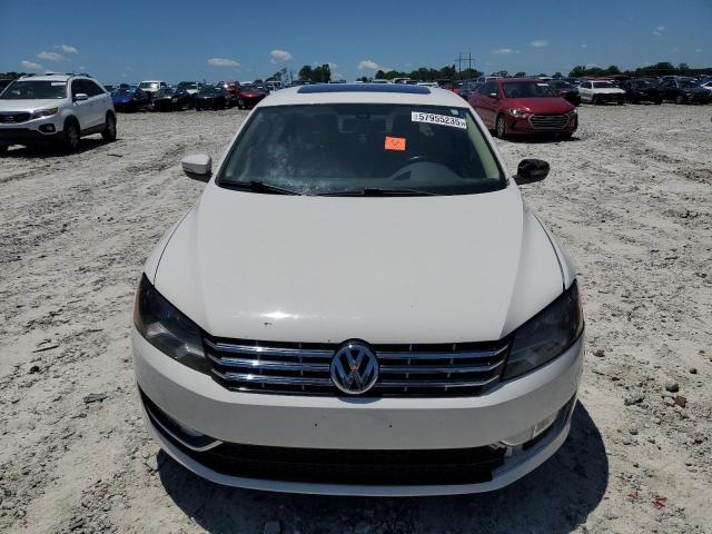  VOLKSWAGEN PASSAT 2013 Белы