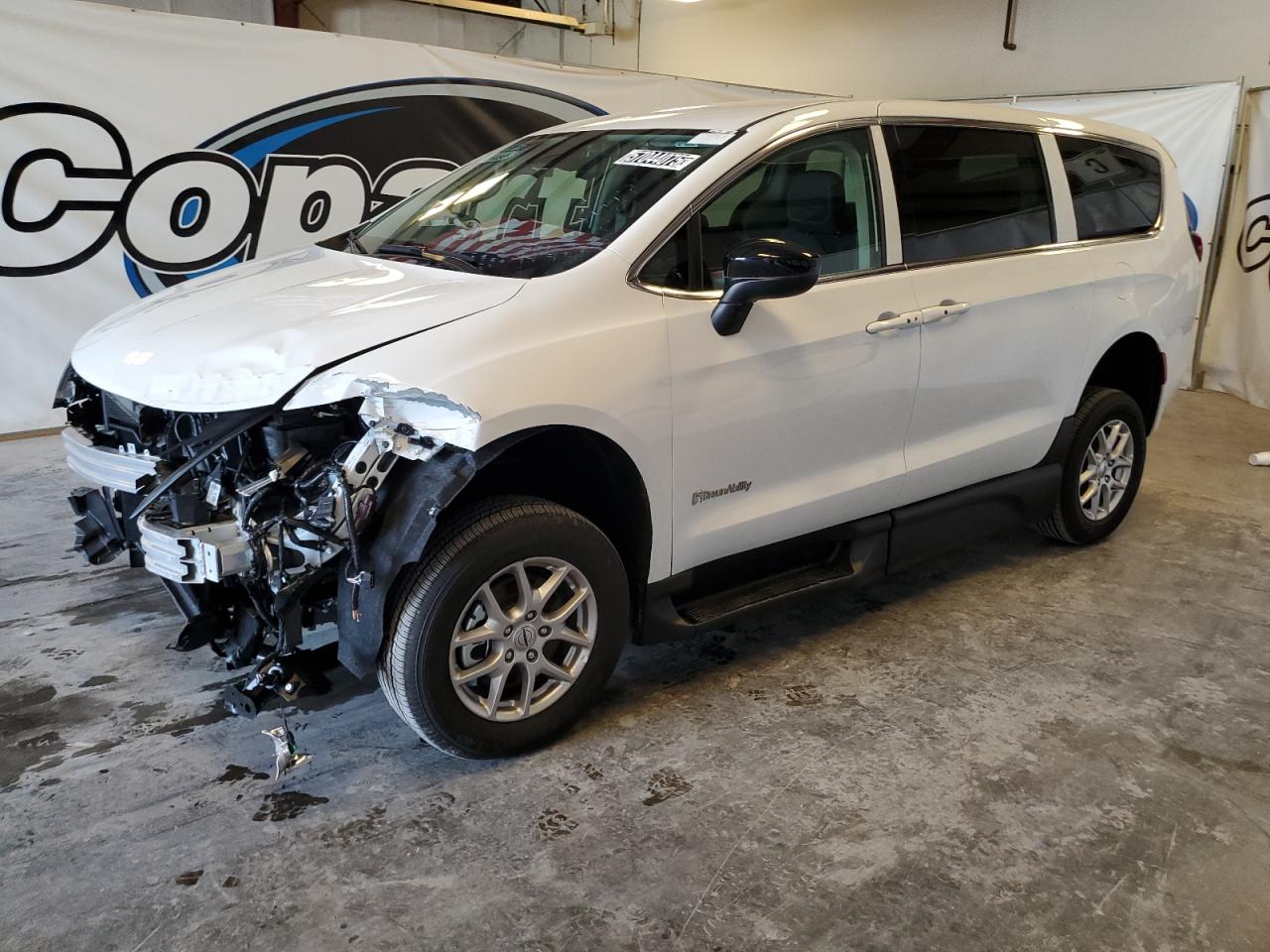 2024 Chrysler Voyager Lx for Sale in Lebanon, TN - Front End