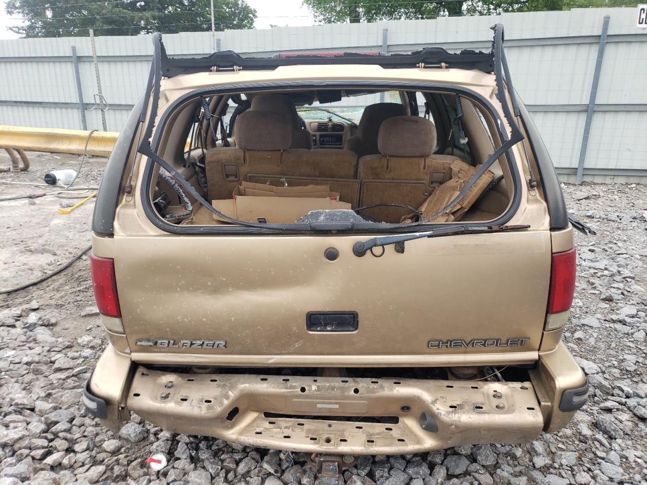 2000 Chevrolet Blazer VIN: 1GNCS13W6Y2155253 Lot: 55951095