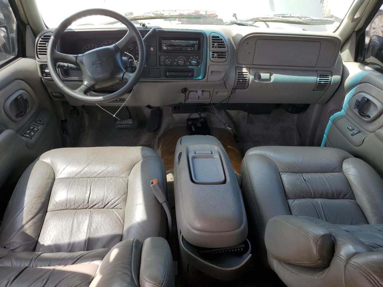 1999 Chevrolet Suburban C1500 VIN: 3GNEC16R8XG267165 Lot: 57030855