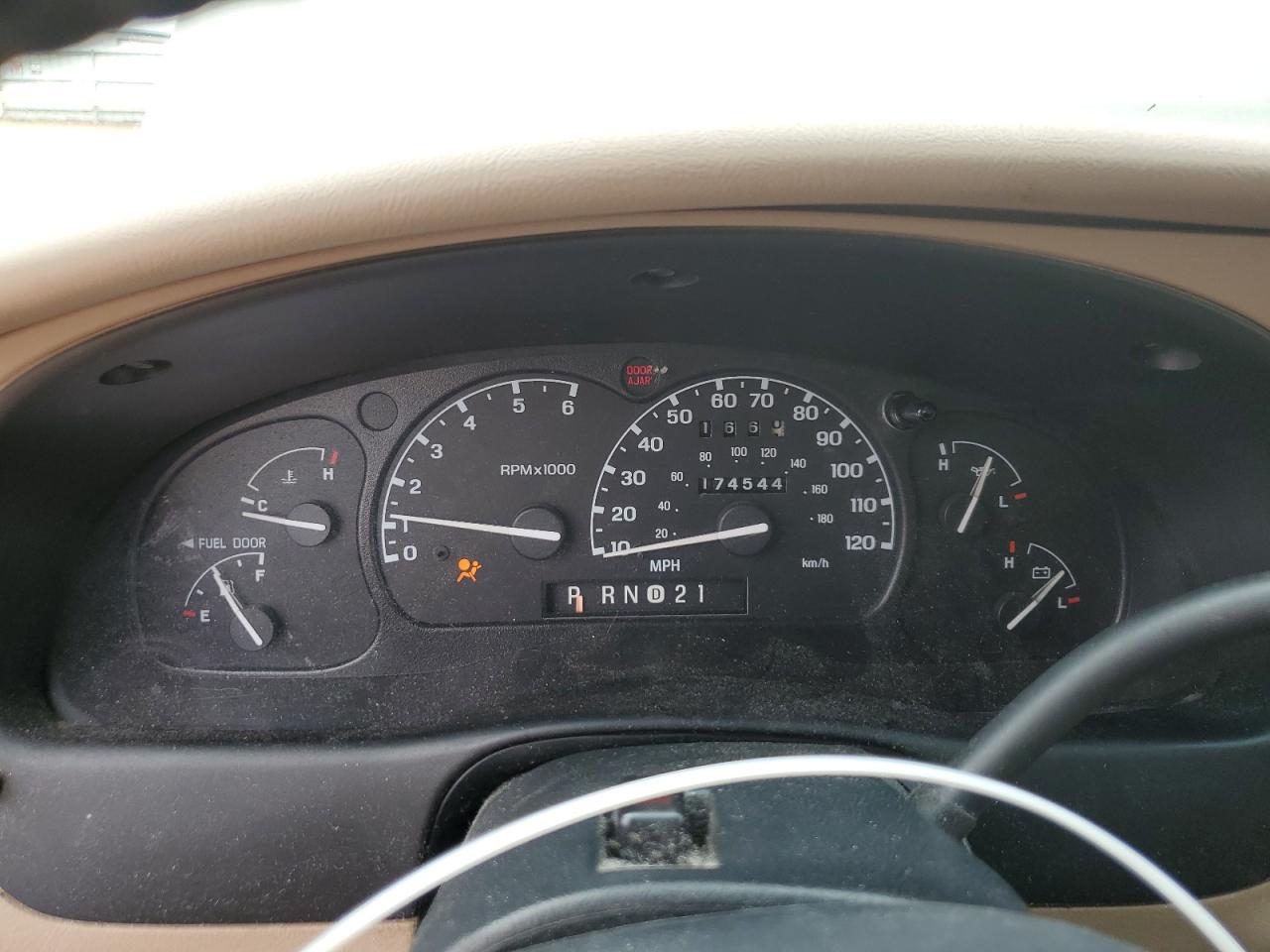 2000 Mercury Mountaineer VIN: 4M2DU86PXYUJ33520 Lot: 57087815
