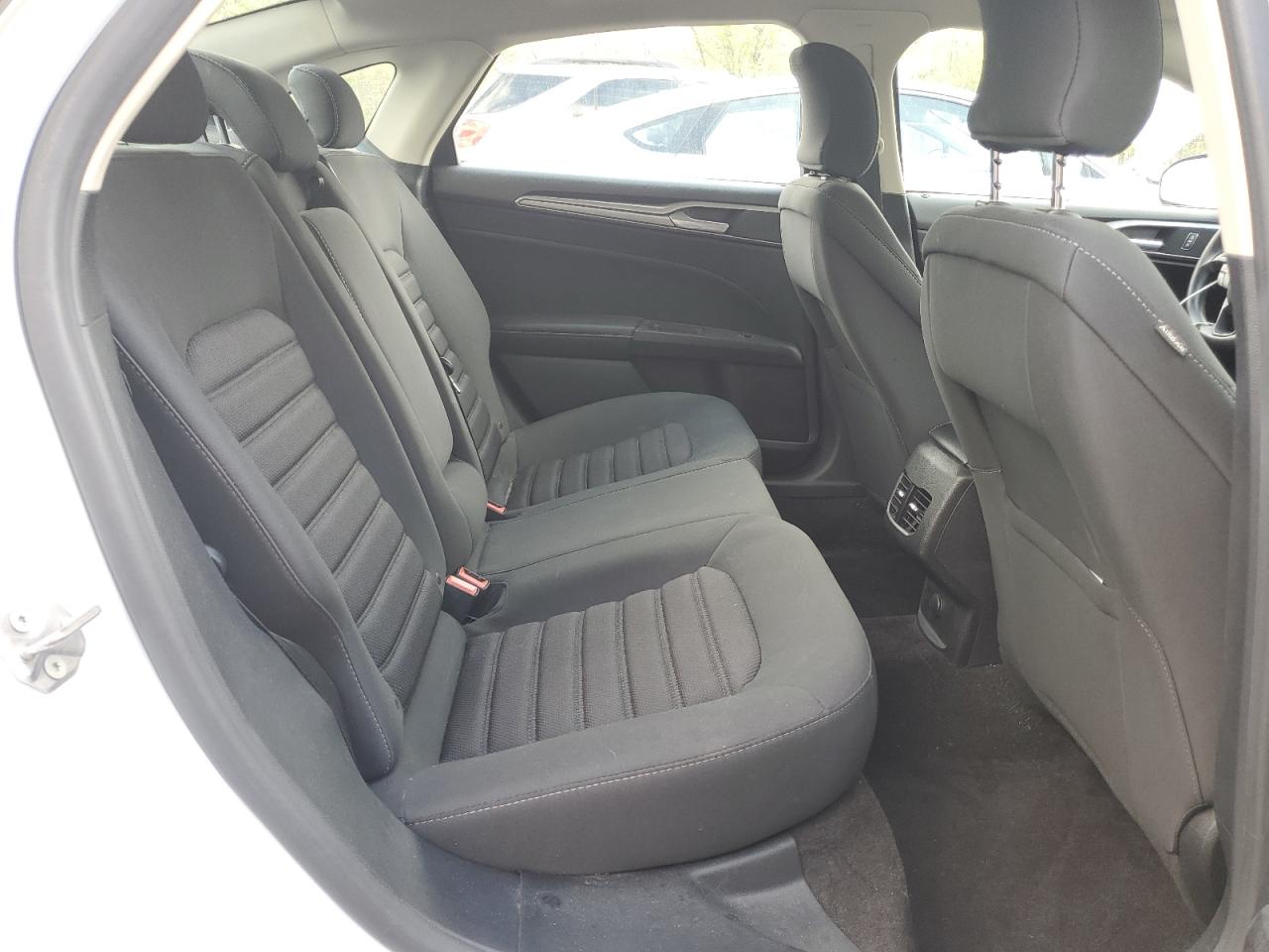 2019 Ford Fusion Se VIN: 3FA6P0LU1KR124811 Lot: 54041995