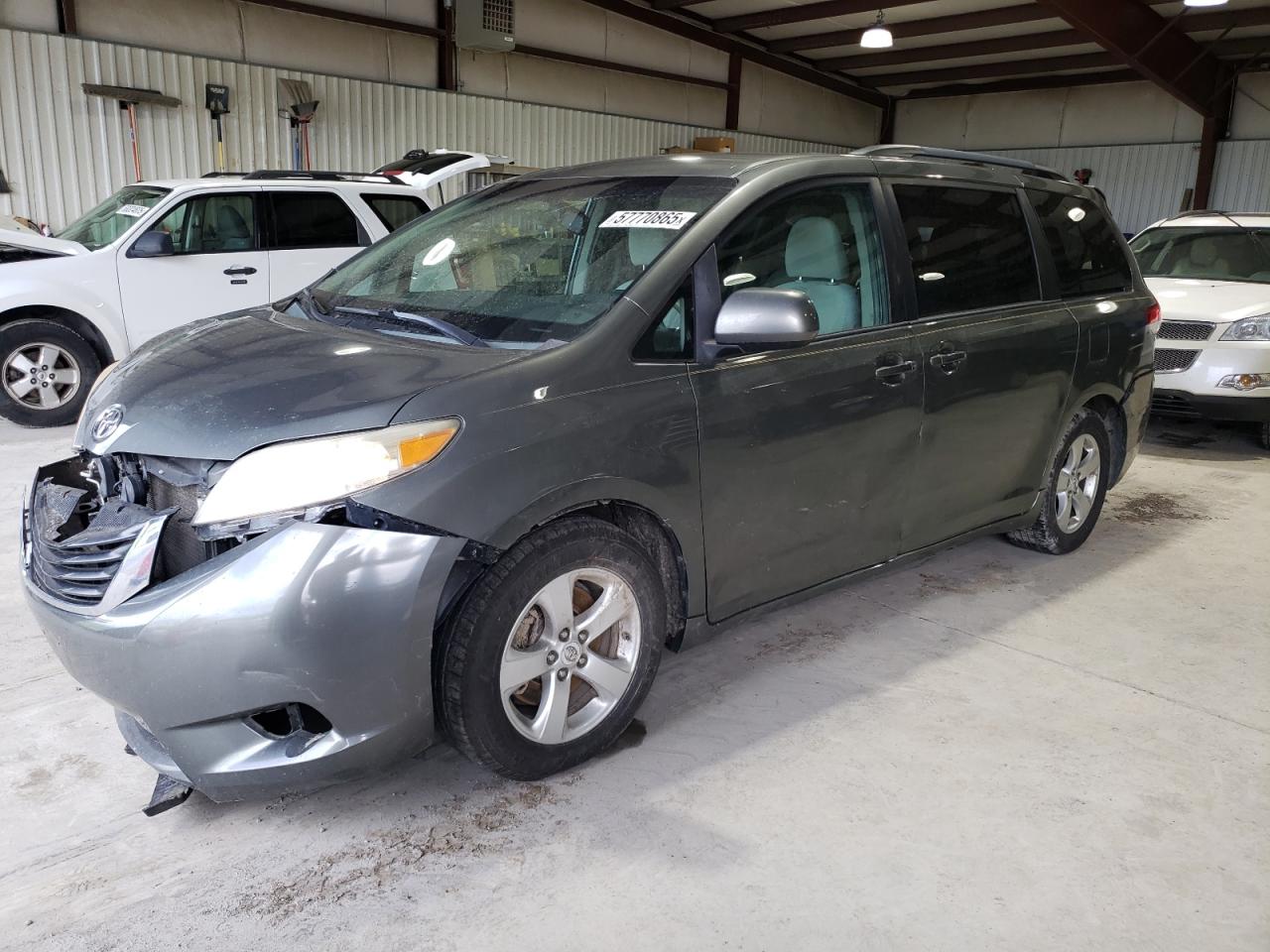 2012 Toyota Sienna Le na sprzedaż w Chambersburg, PA - Front End