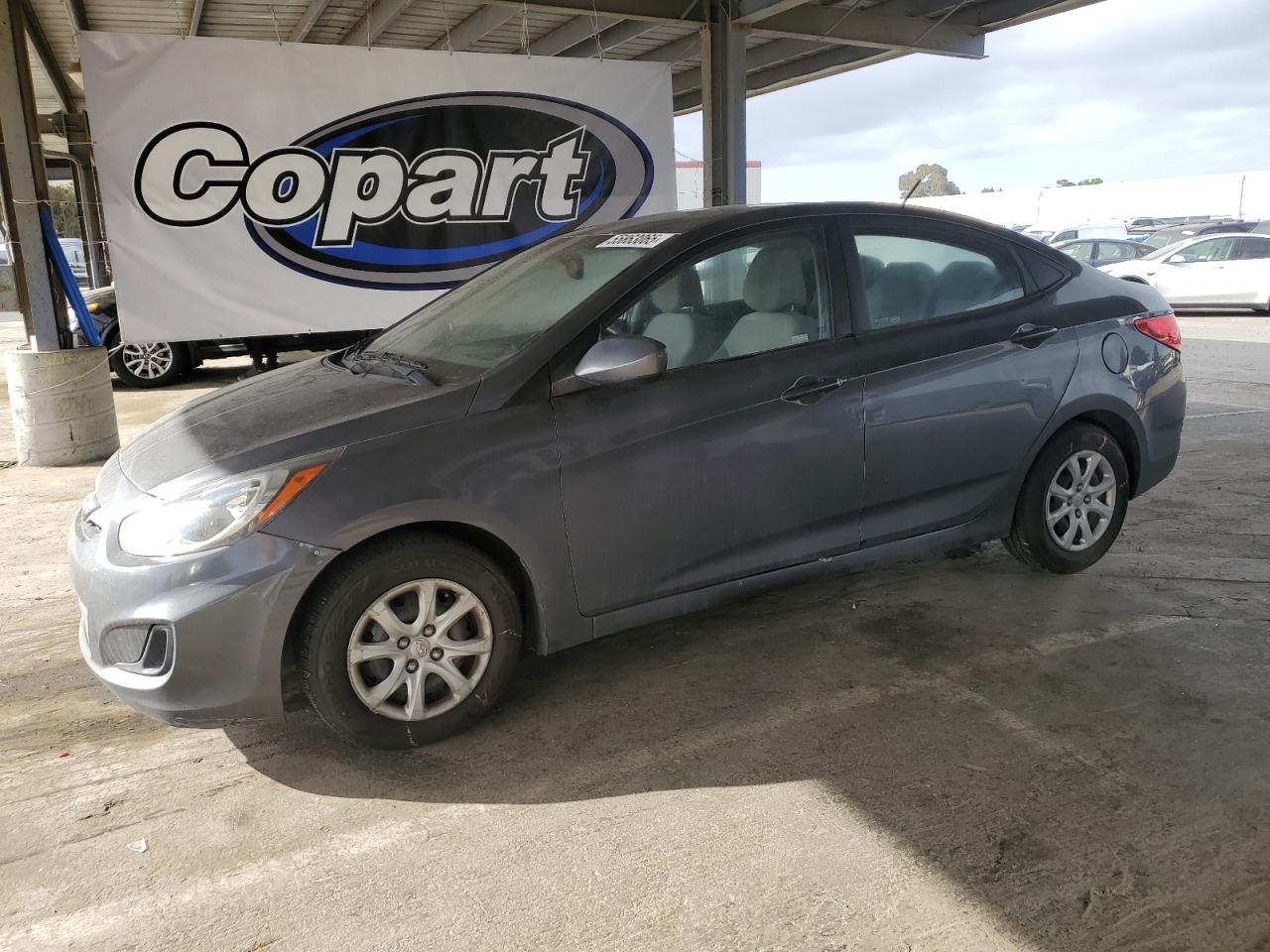 2012 Hyundai Accent Gls продається в Hayward, CA - Minor Dent/Scratches
