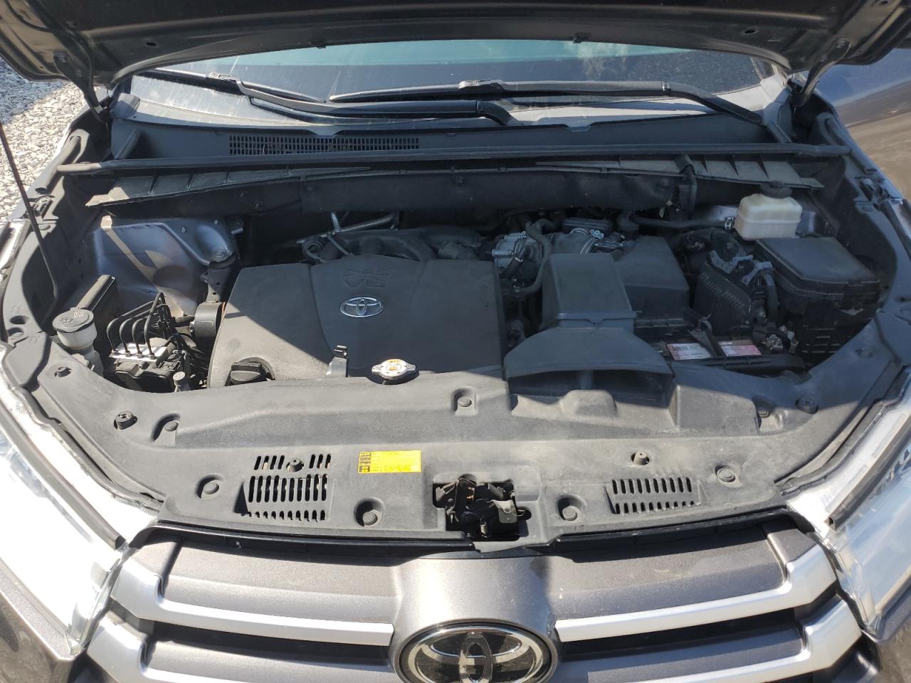 2018 Toyota Highlander Se VIN: 5TDJZRFH2JS560404 Lot: 56550405