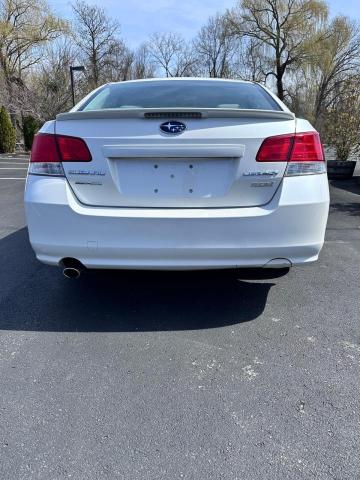 Sedans SUBARU LEGACY 2013 Biały