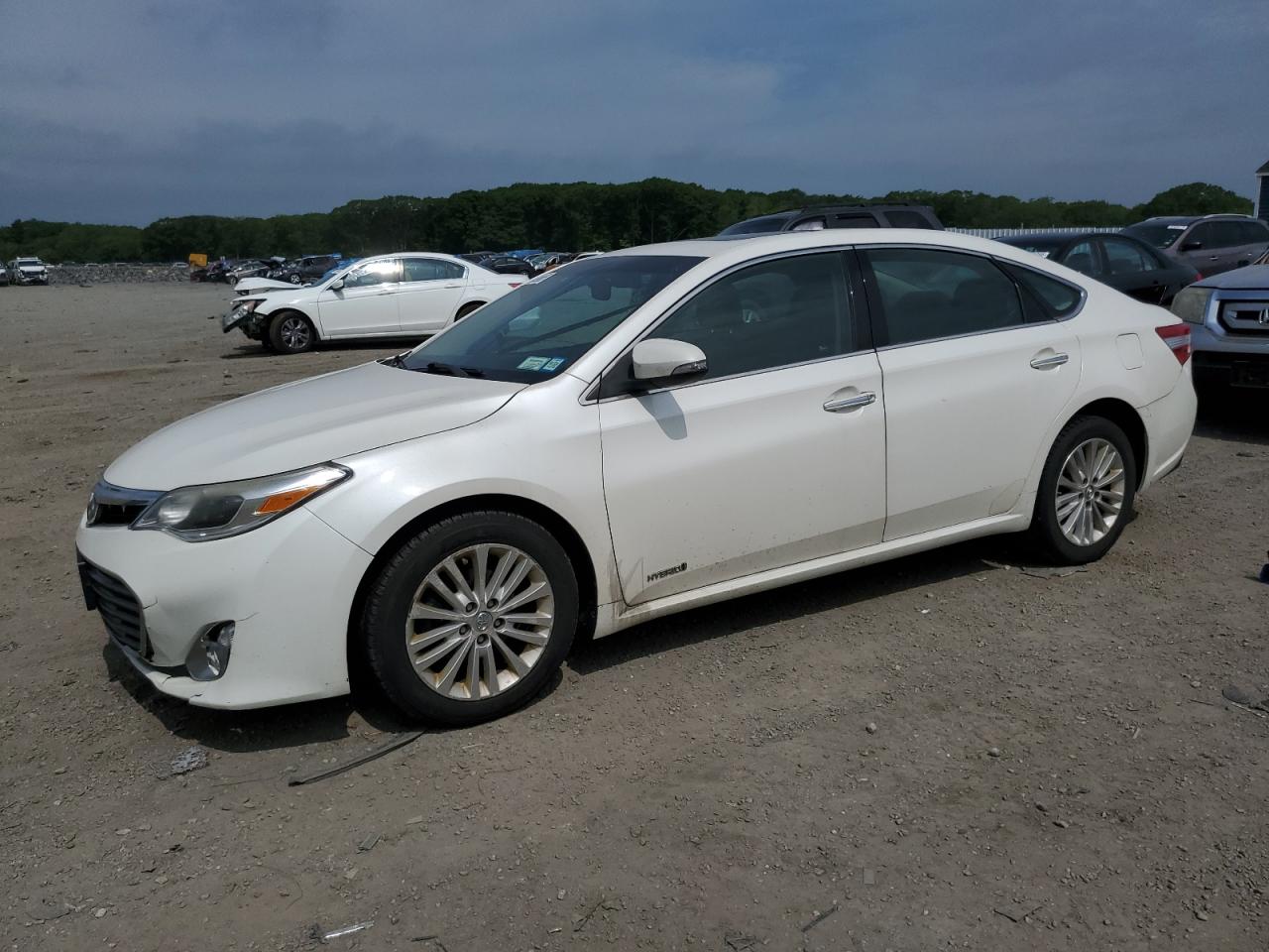 2013 Toyota Avalon Hybrid for Sale in Assonet, MA - Side
