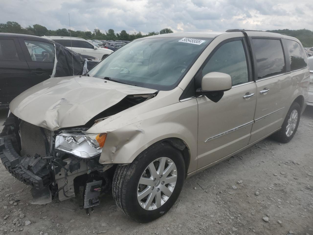 Cahokia Heights, IL에서 판매 중인 2014 Chrysler Town & Country Touring - Front End