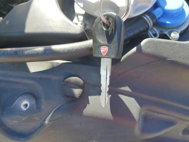  DUCATI HYPERMOTAR 2018 Красный