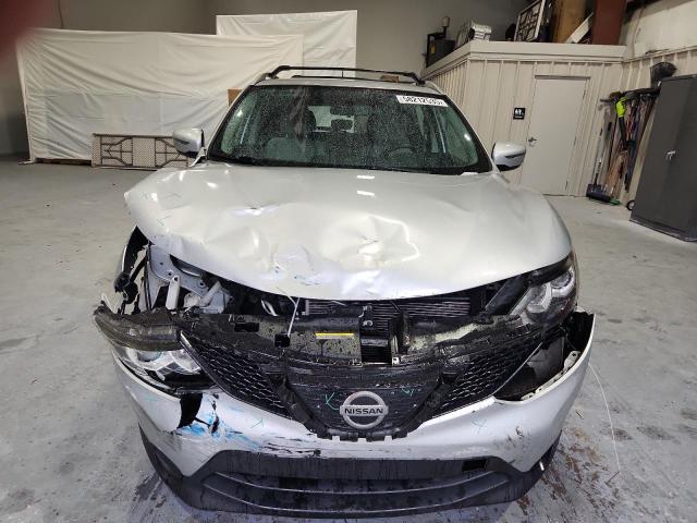  NISSAN ROGUE 2018 Srebrny