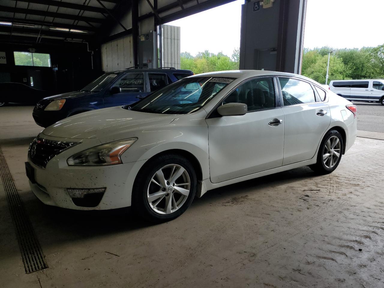 2014 Nissan Altima 2.5 for Sale in East Granby, CT - Minor Dent/Scratches