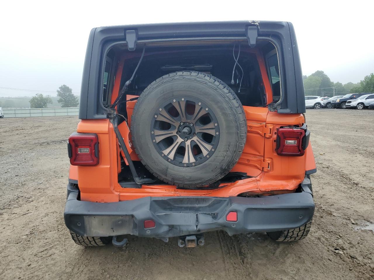 2018 Jeep Wrangler Unlimited Sahara VIN: 1C4HJXEGXJW304417 Lot: 56729485