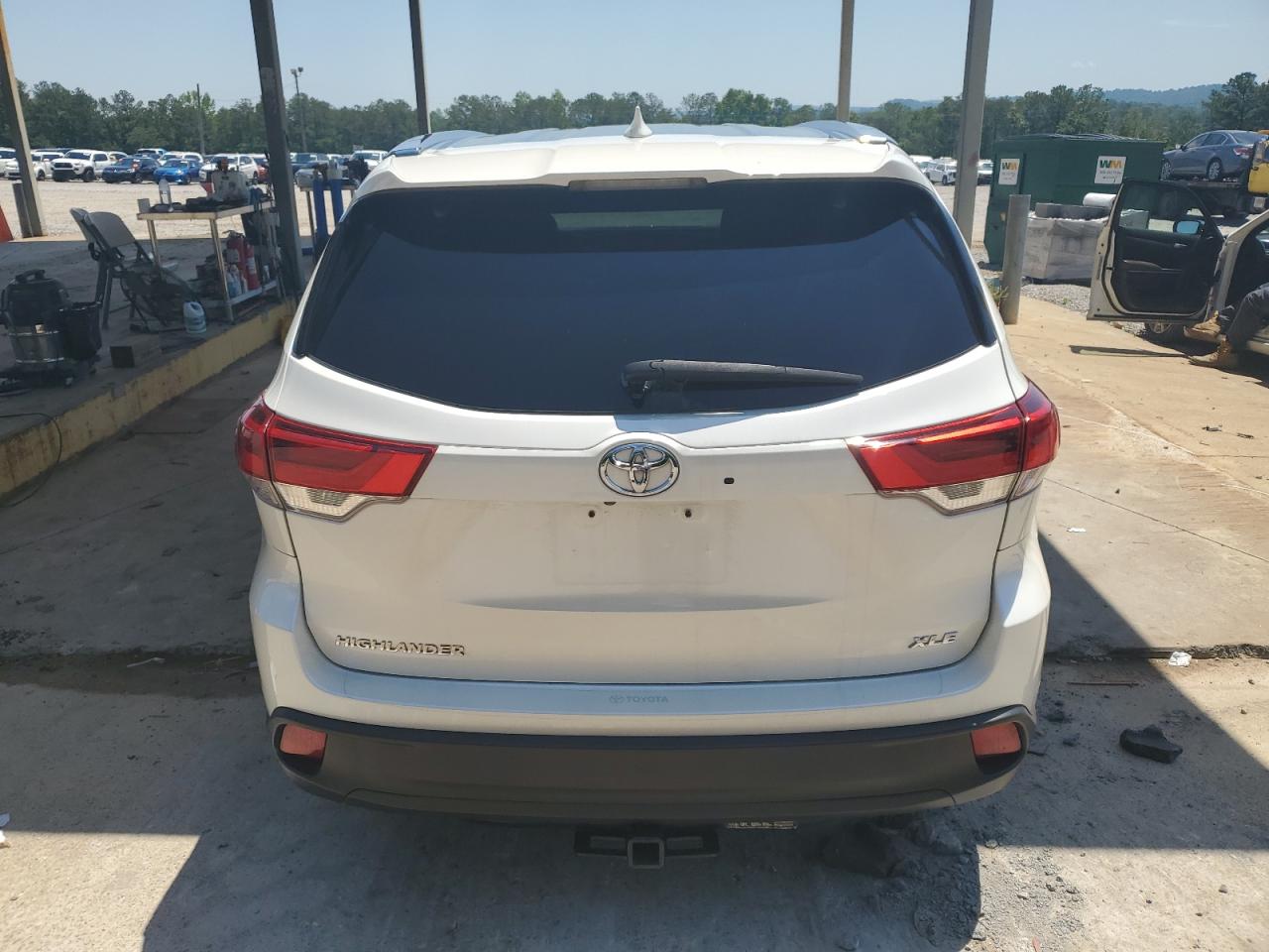 2018 Toyota Highlander Se VIN: 5TDKZRFHXJS548523 Lot: 55674295