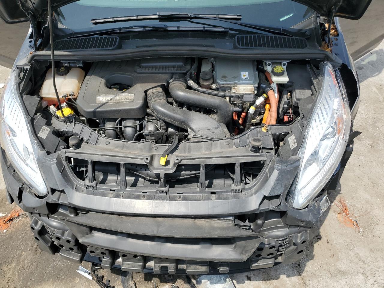1FADP5AU8JL105323 FORD CMAX 2018
