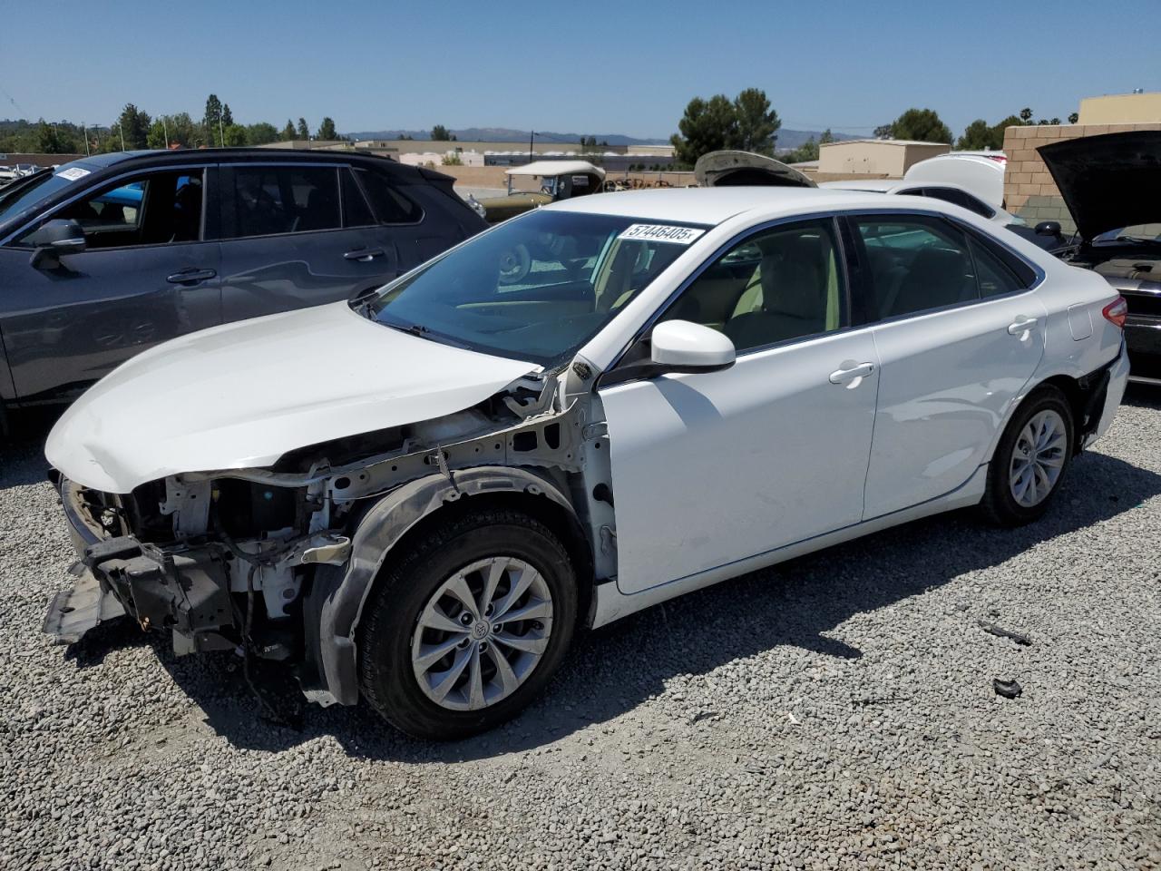 2015 Toyota Camry Le იყიდება Mentone-ში, CA - Front End
