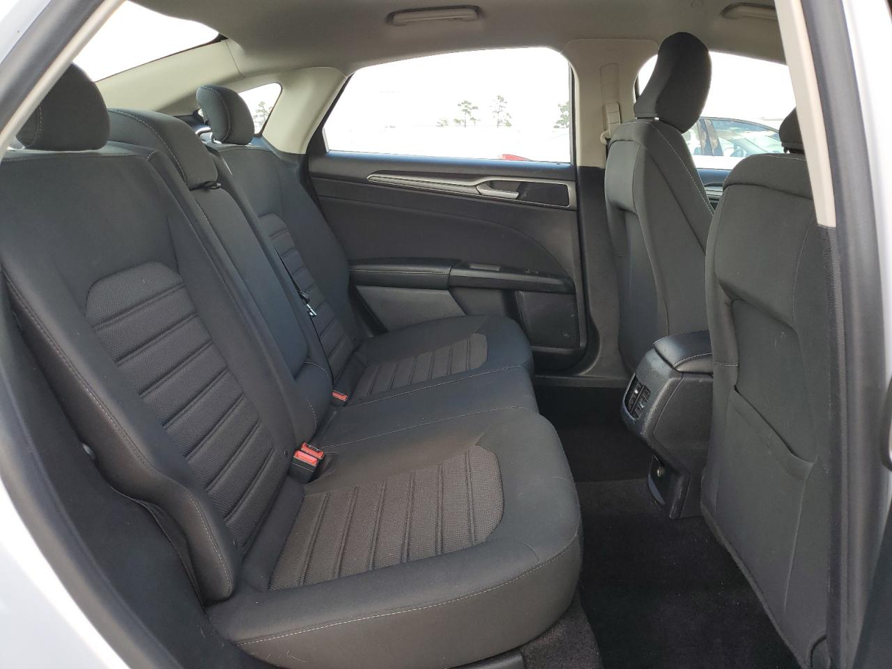 2020 Ford Fusion Se VIN: 3FA6P0LU4LR119104 Lot: 54043755