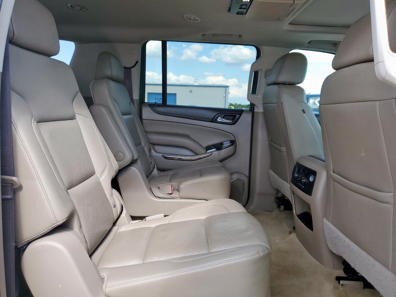 2017 GMC Yukon Xl K1500 Slt VIN: 1GKS2GKC2HR406831 Lot: 56340355