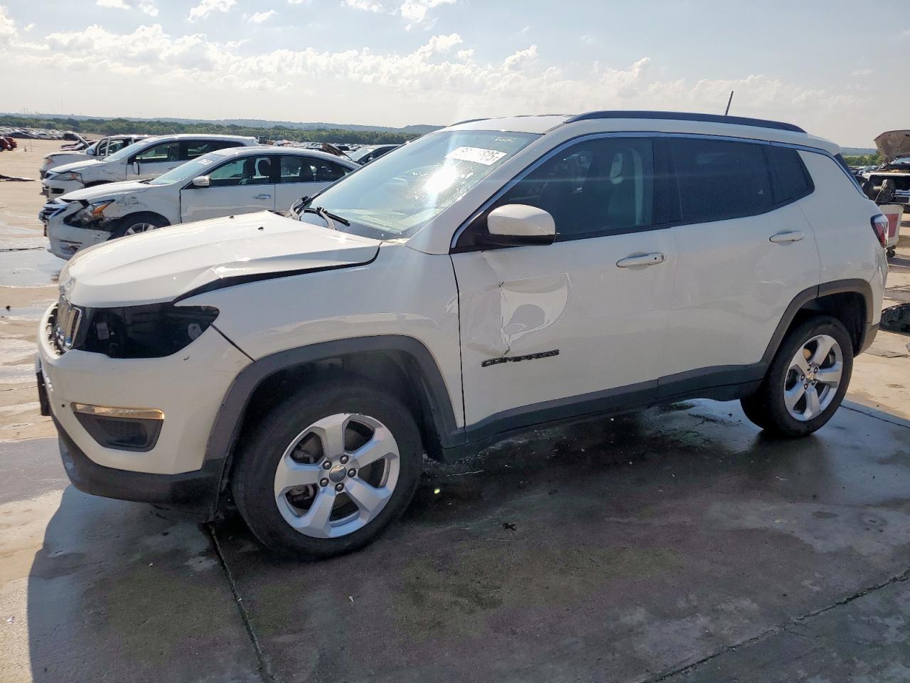 2018 Jeep Compass Latitude for Sale in Grand Prairie, TX - Front End